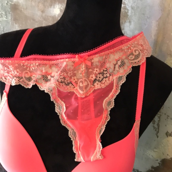 Clearance Victoria's Secret bra avail until Jan 10 - Picture 5 of 6